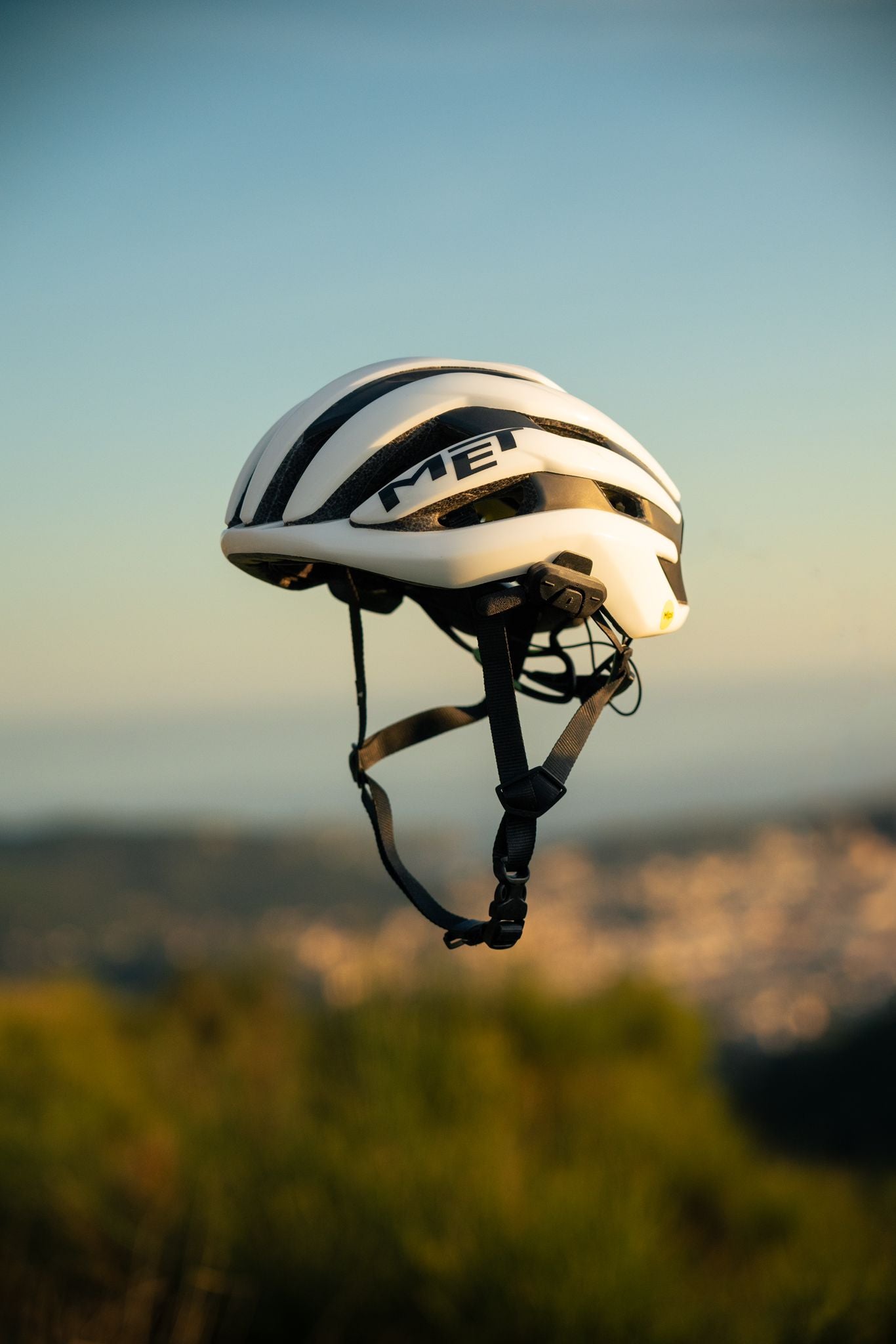 Roamee - Hands-free Bluetooth kit for bicycle helmet