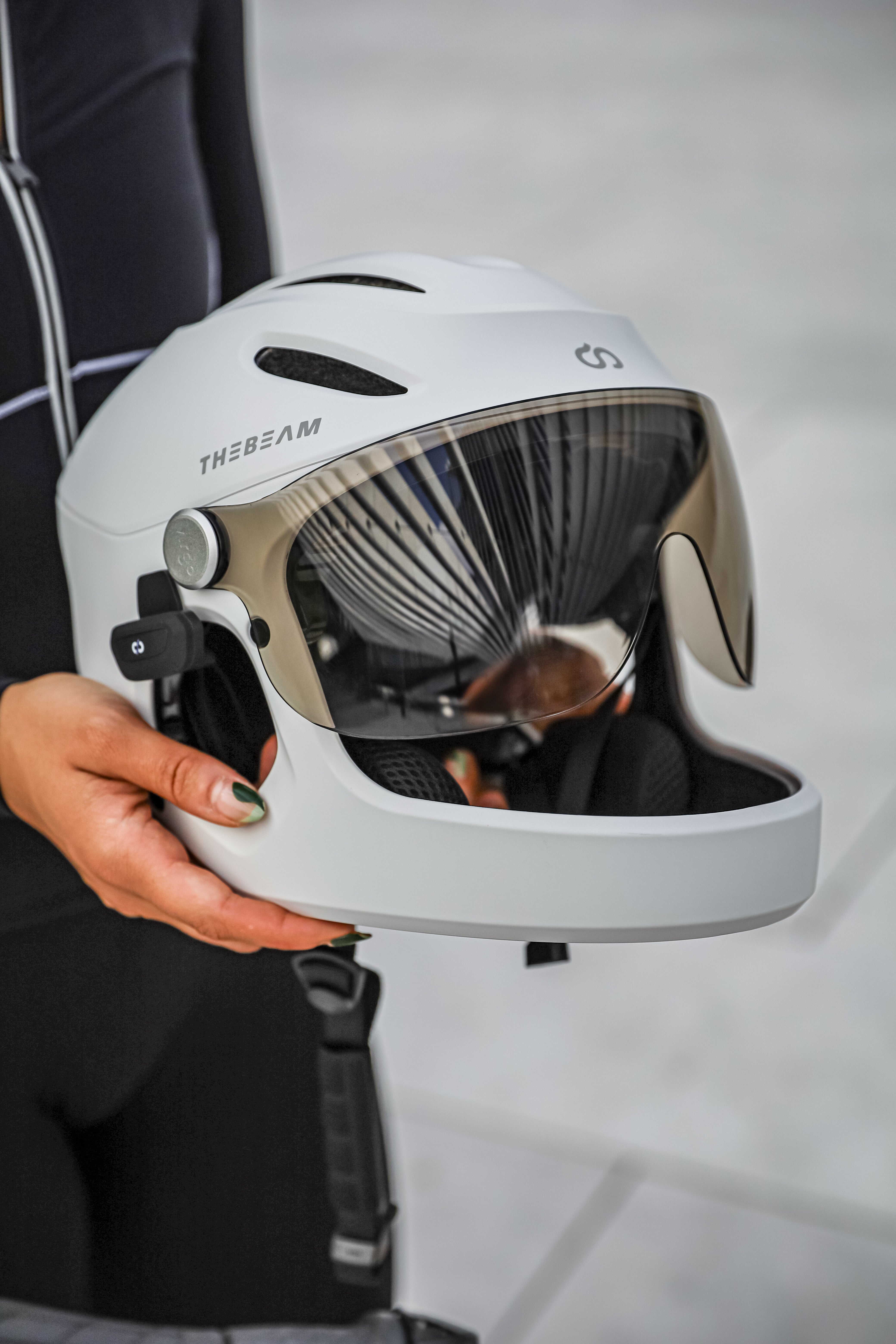 Roamee - Hands-free Bluetooth kit for bicycle helmet